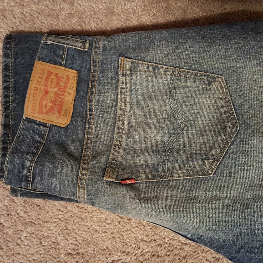 LEVI 569